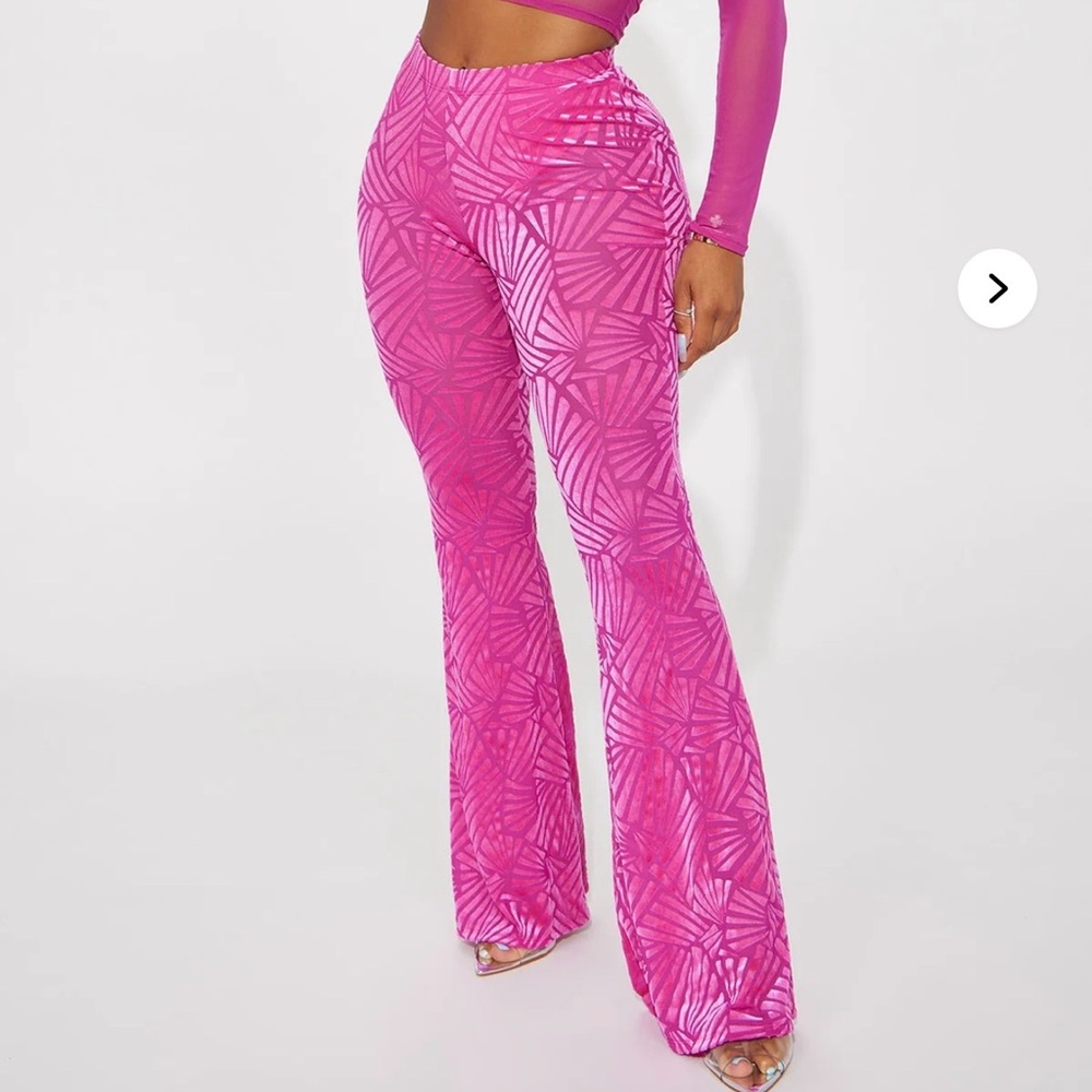 Pre-owned Fashion Nova All Lights On Me Velvet Flare Pant - Fuchsia US M
